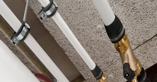 Замена труб водоснабжения в квартире: цена от 2113 руб. - СантехДомКзт